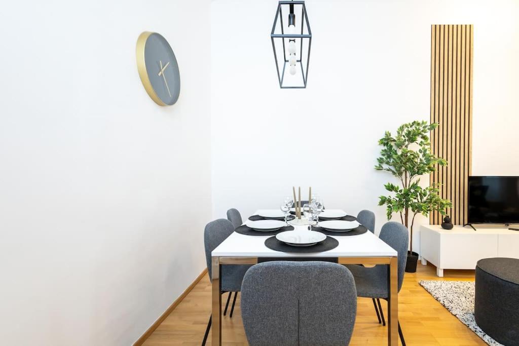 Orestaliving - Spacious 2Br On The Danube Canal Vienna Exterior photo